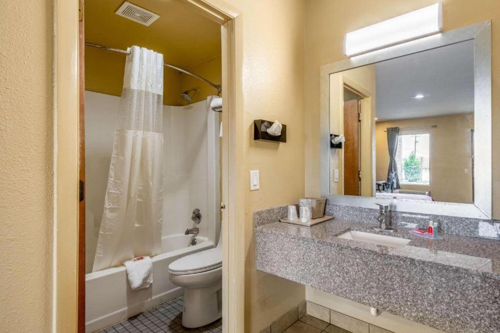 Southern Inn And Suites Спартанбърг Екстериор снимка
